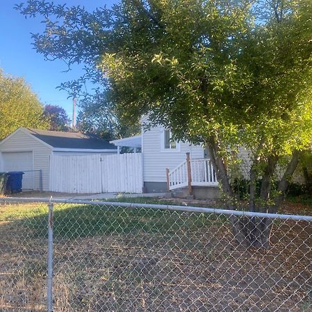 Cute Entire Small House With Large Yard! Pets Welcome! West Valley City Eksteriør bilde