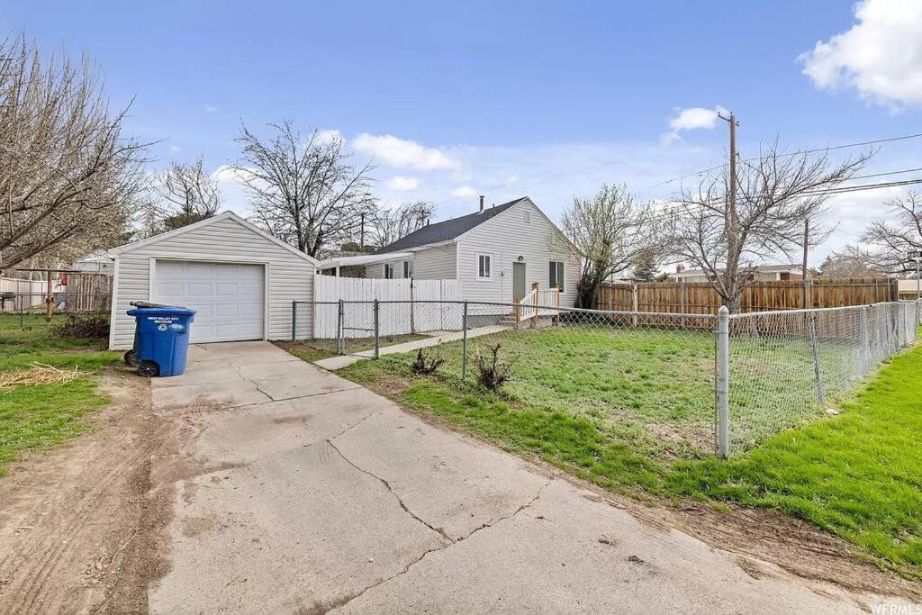 Cute Entire Small House With Large Yard! Pets Welcome! West Valley City Eksteriør bilde