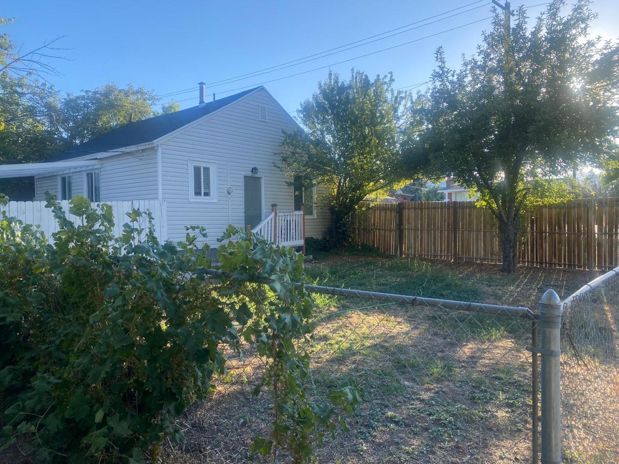 Cute Entire Small House With Large Yard! Pets Welcome! West Valley City Eksteriør bilde