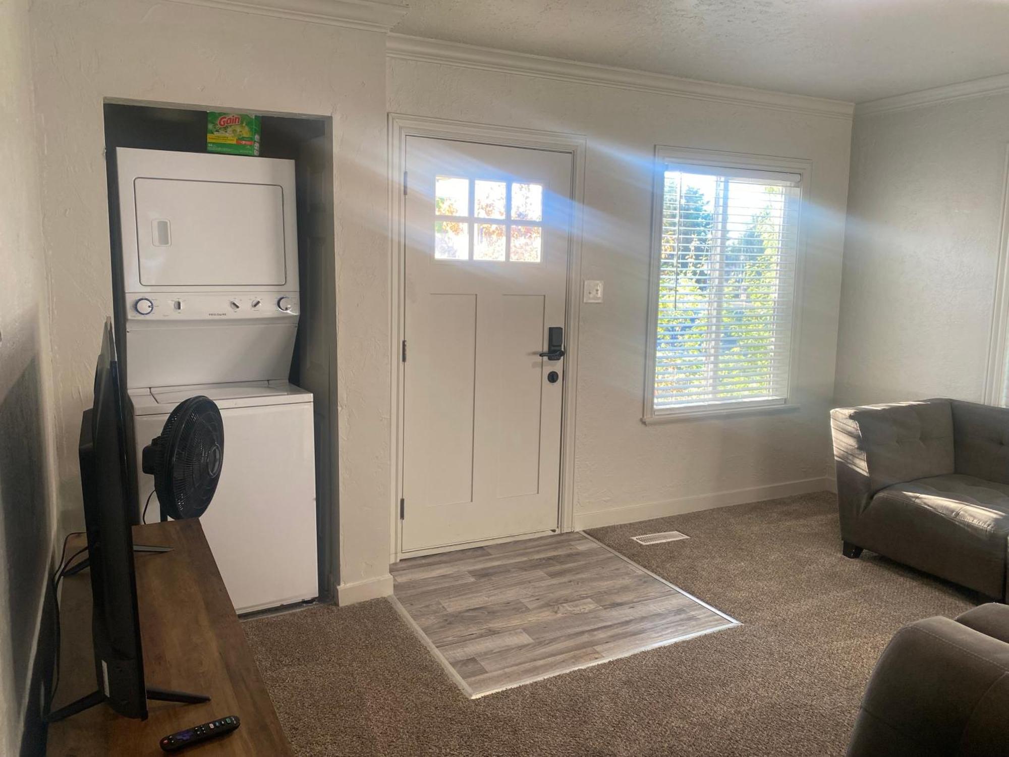Cute Entire Small House With Large Yard! Pets Welcome! West Valley City Eksteriør bilde