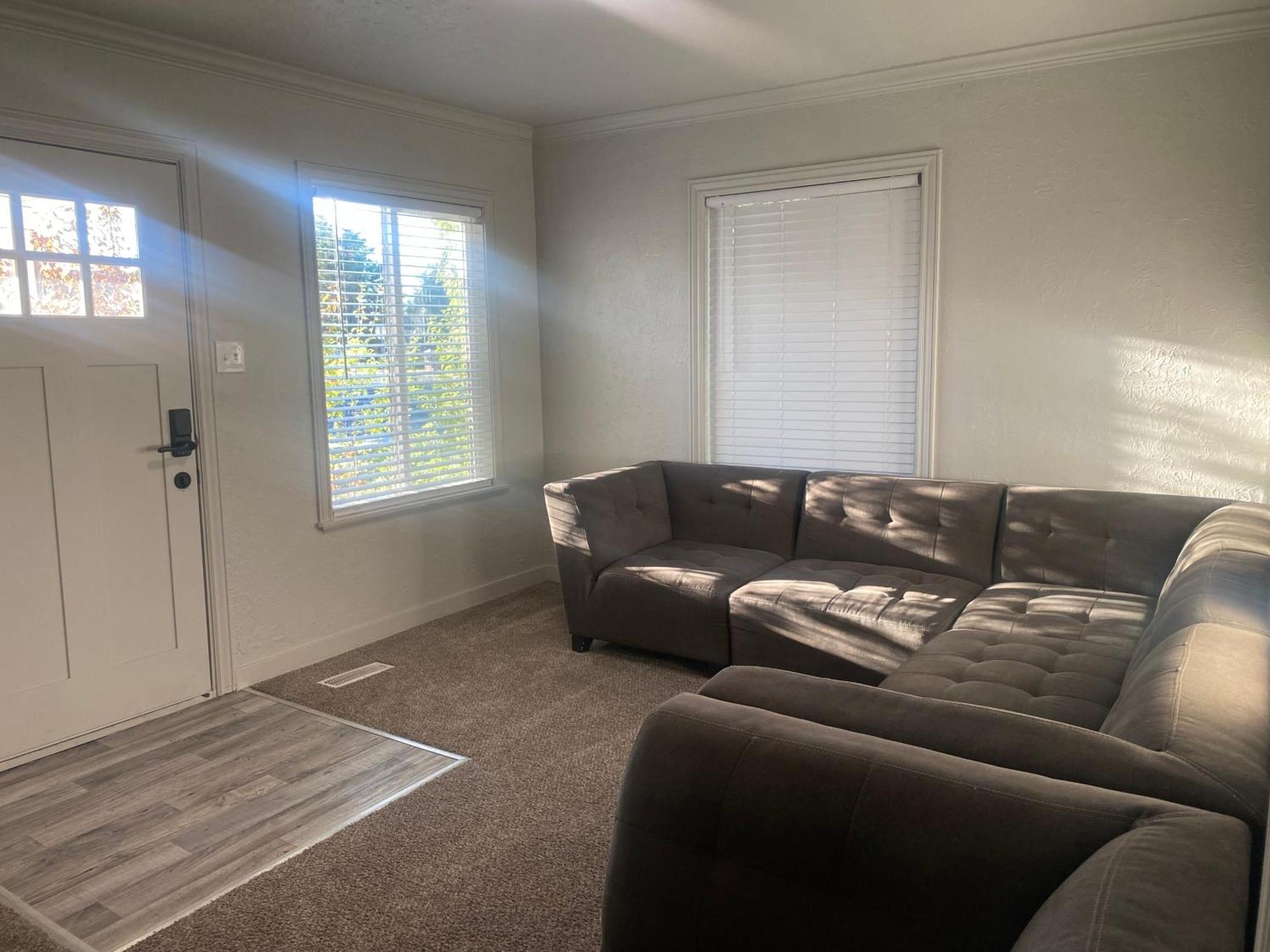 Cute Entire Small House With Large Yard! Pets Welcome! West Valley City Eksteriør bilde
